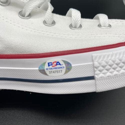 ג'רי ווסט חתום על צ'אק טיילור נעל שמאל נעל PSA/DNA לוס אנג'לס לייקרס - נעלי ספורט NBA עם חתימה